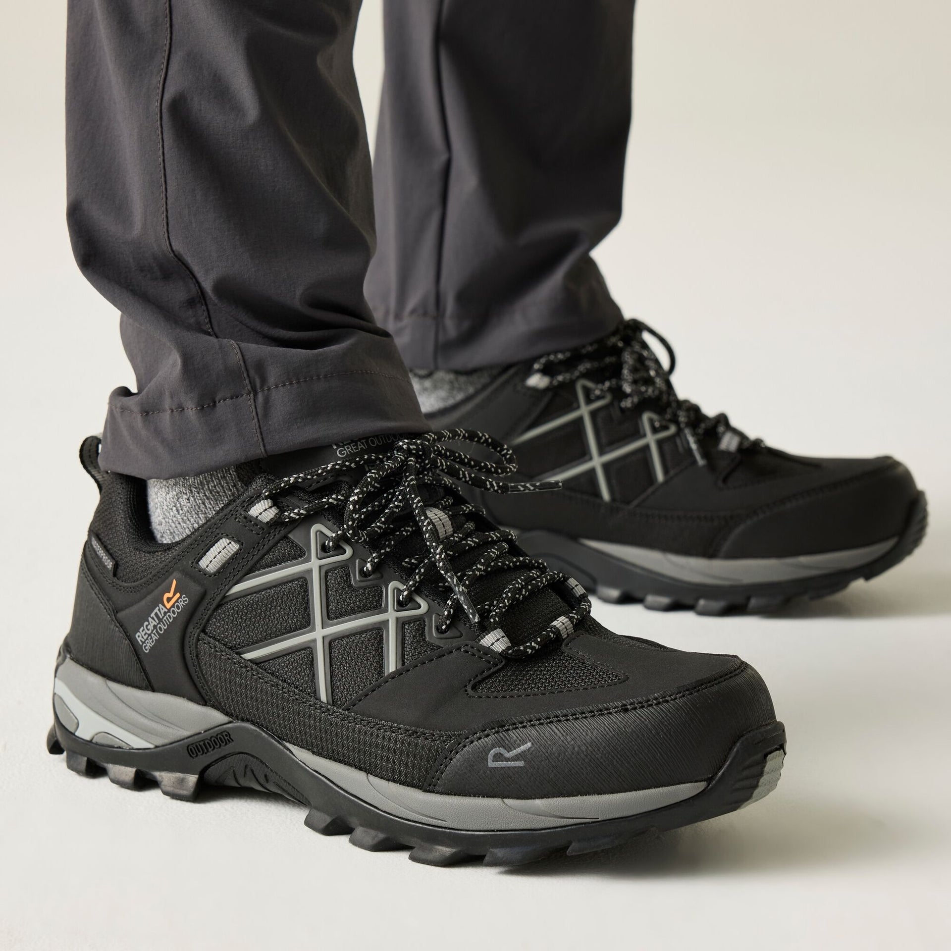 Regatta Samaris III Low Men's Walking Shoes - Black/Granite