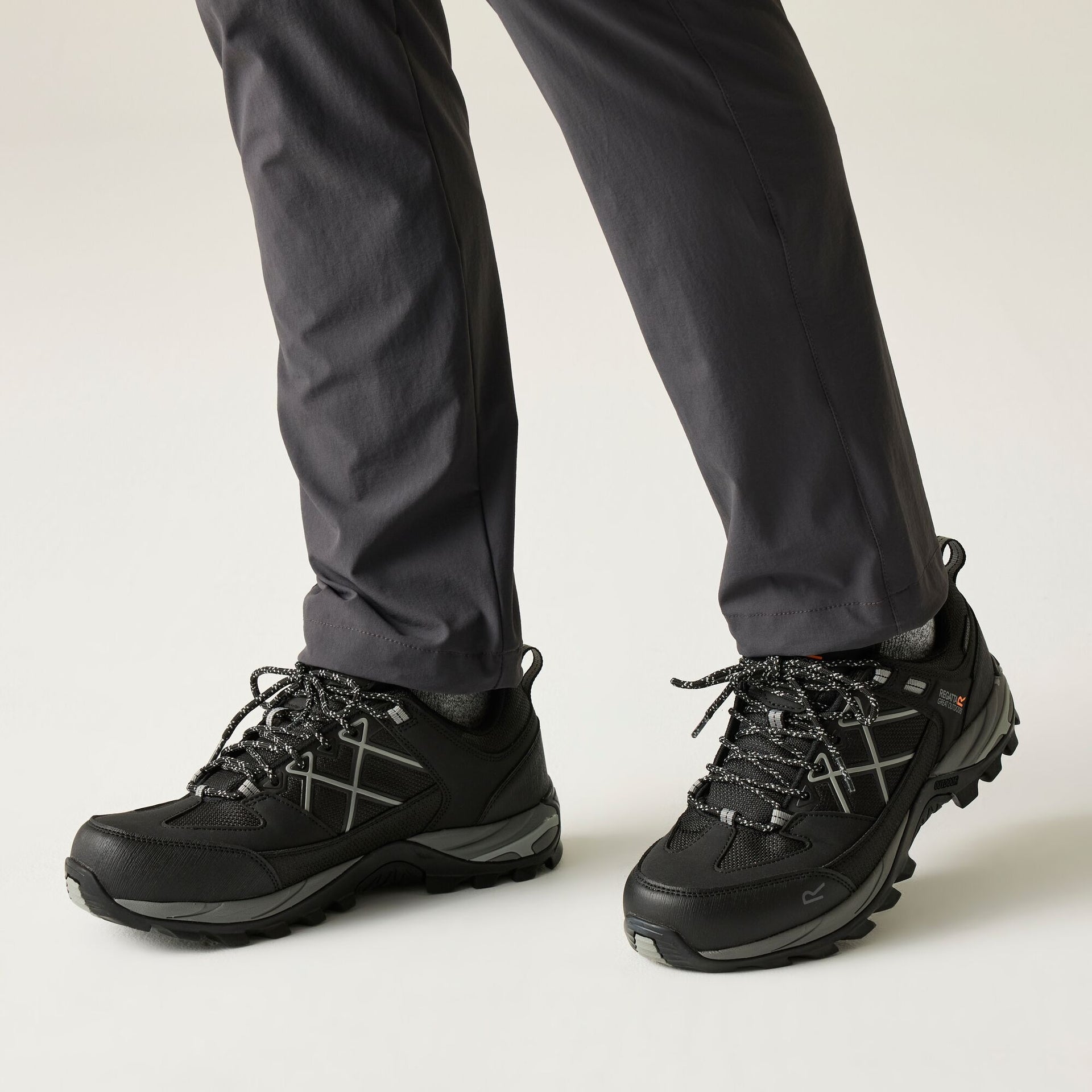 Regatta Samaris III Low Men's Walking Shoes - Black/Granite